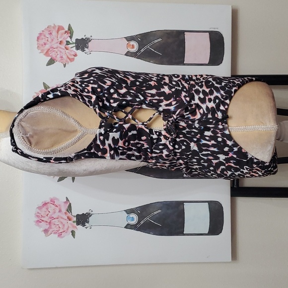 Sanctuary lace-up swimsuit size large - Picture 4 of 14